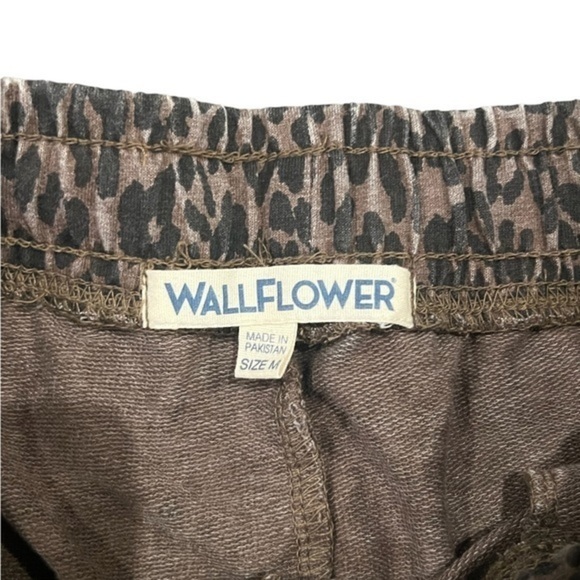 NWT Wallflower sweat shorts - Picture 4 of 4
